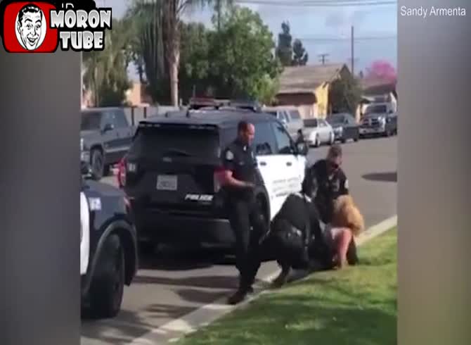 Video :When their colleague beats a lady, police officers step in to help her feel better